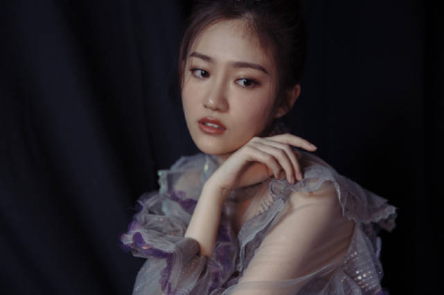 女演员汤梦佳唯美仙气十足时尚写真