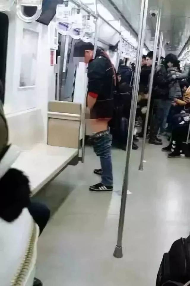 北京地铁不文明行为图片