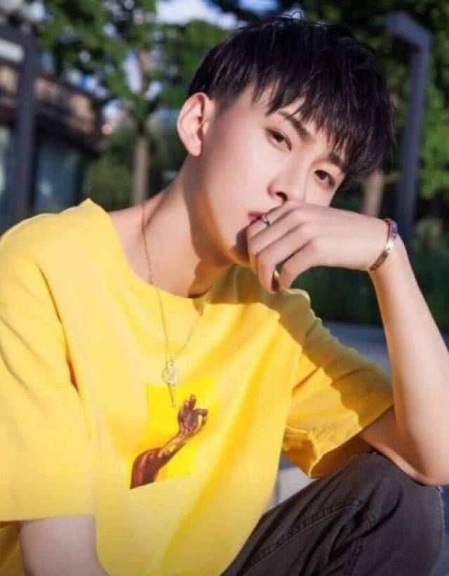 王乐乐与杨清柠的"战争"正式打响?鼓励粉丝去发帖骂杨清柠!