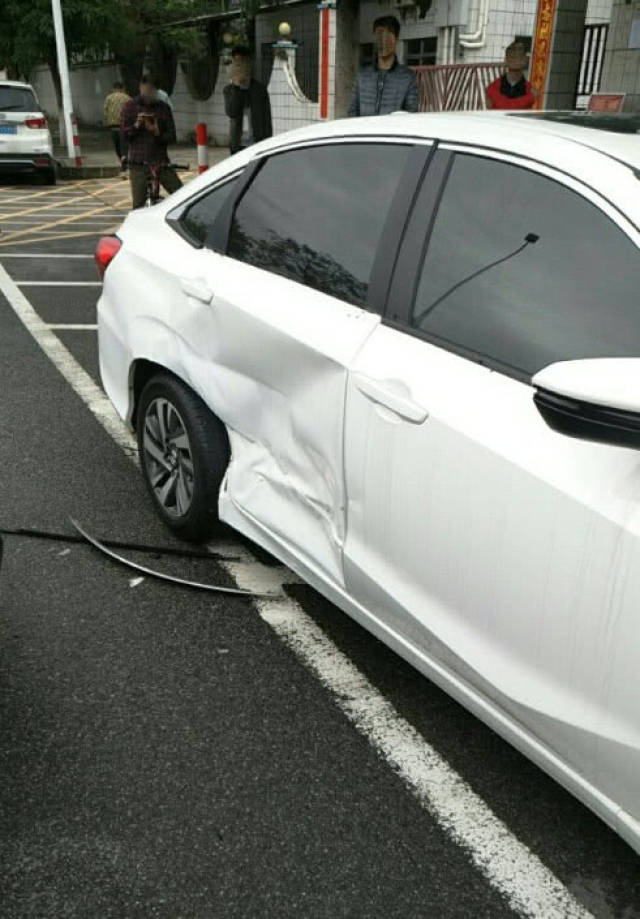 本田凌派遭日产骊威撞击,网友:同样是日系车,差距为什么这么大