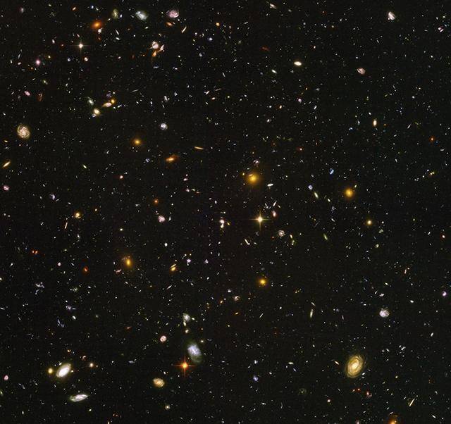 (6)哈勃望远镜拍摄到的玫瑰星系,距离地球3亿光年