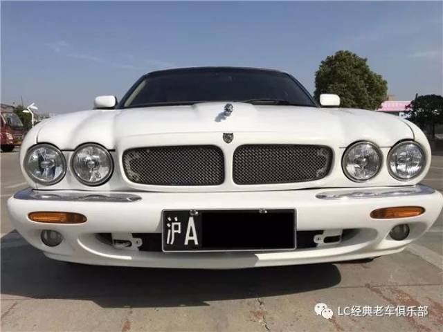 经典的四眼仔,实拍2000年稀有的白色捷豹xj8!