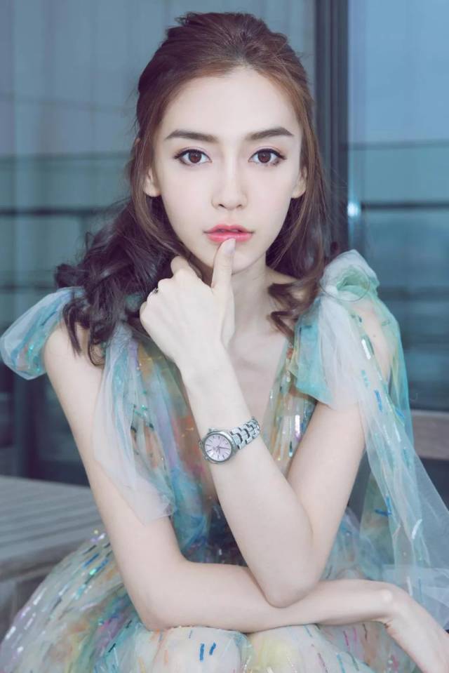 劉亦菲,angelababy,楊冪擁有同款劉海?誰更勝一籌?