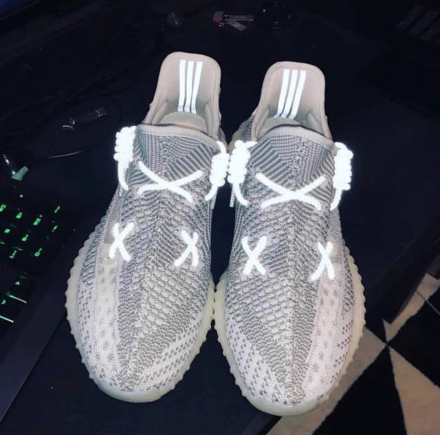 YEEZY Boost 350 V2正确穿搭方式！最潮方法你还不知道？_手机