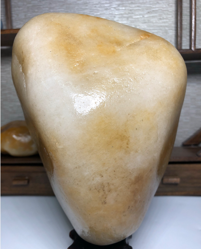 金丝玉原石 白水冻料 石形略带俏色,石质细腻结构佳质地油润