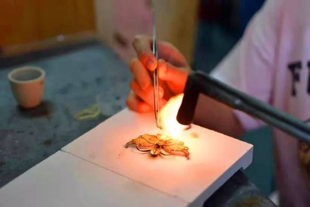 抛光 想要系统的学习花丝镶嵌, 能独立做成一件物品, 没有两三年的