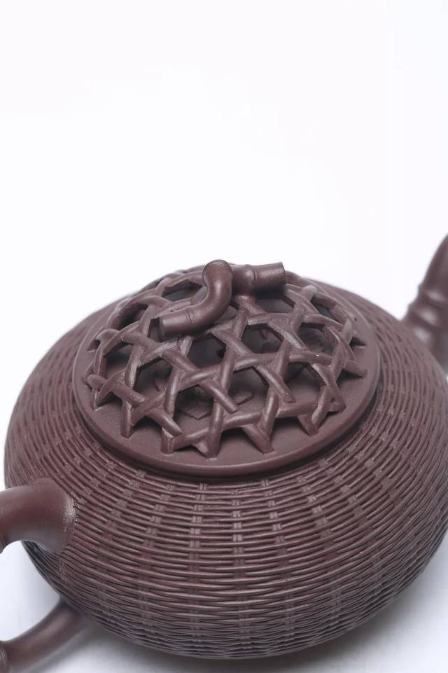 【紫砂专栏】唐朝昌「紫泥 竹编鱼篓壶」