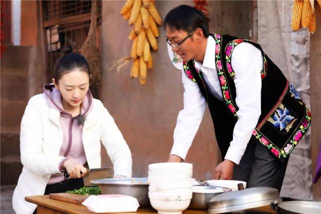 《我们在行动》第三季蓄力前行!童瑶从最美绣娘化身最美厨娘