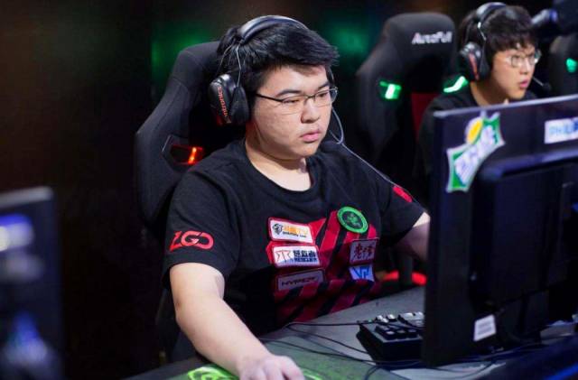 4am韦神成长记:从网瘾儿童到lpl最强中单,这两个词可以形容他!