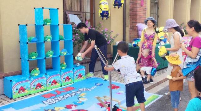 真人版愤怒的小鸟~ 一起来看看谁打得更准!