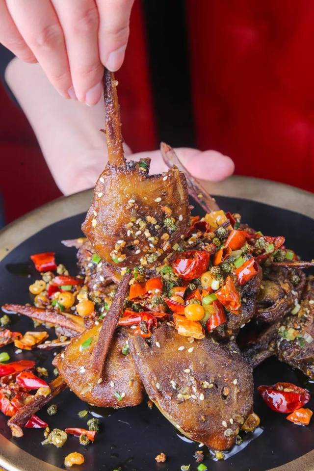 养鲨鱼的川菜店,没有人敢叫板!