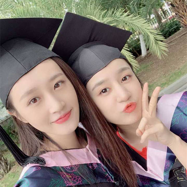 东宫阿渡扮演者晒学士服照清新靓丽感叹角色终于有了姓氏