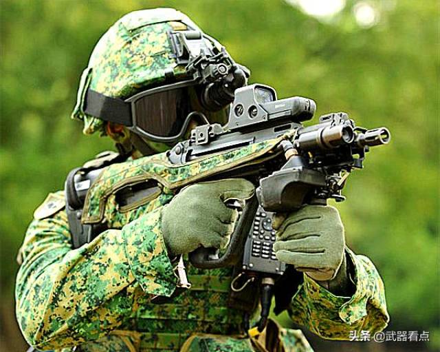 军事丨新加坡"未来士兵"使用的sar-21突击步枪_手机搜狐网