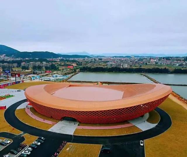 莆田有一座冉冉升起的黄金鸟巢