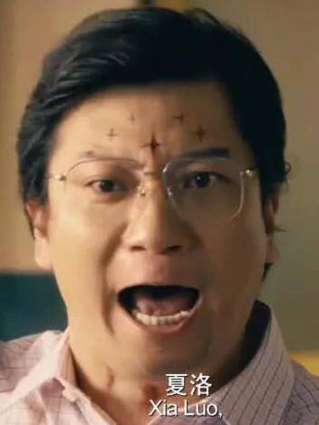 夏洛特烦恼:王老师批评夏洛时，有谁注意后面黑板的字，太伤他心