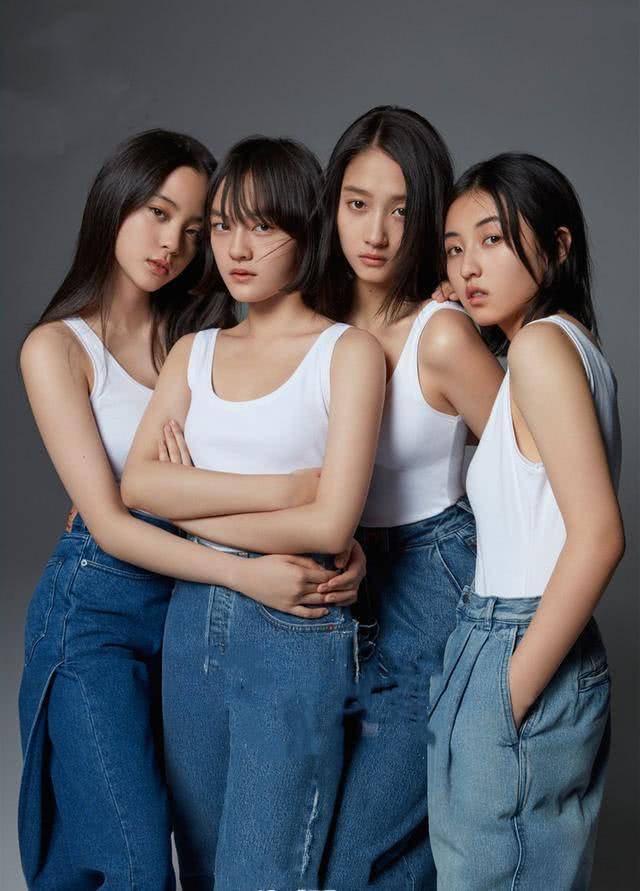 四小花首同框被关晓彤娜比身材秀一脸张子枫文淇荷叶边显高级