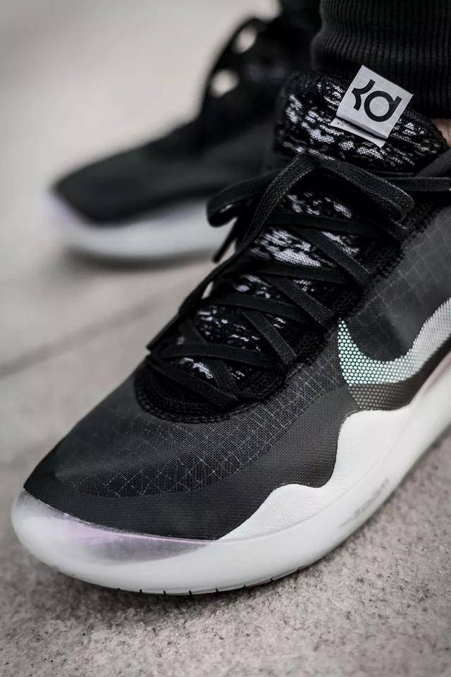 ▼ 更为人性化的鞋带系统