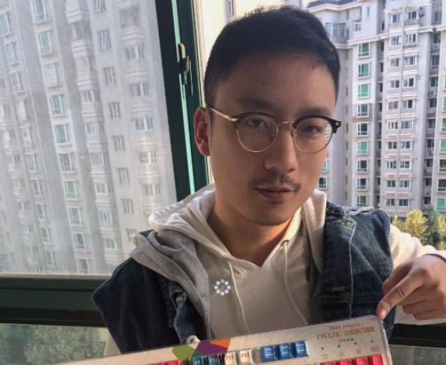 lol解说致幻了三个字,就赚了fpx粉丝88块钱!后被网友狂喷