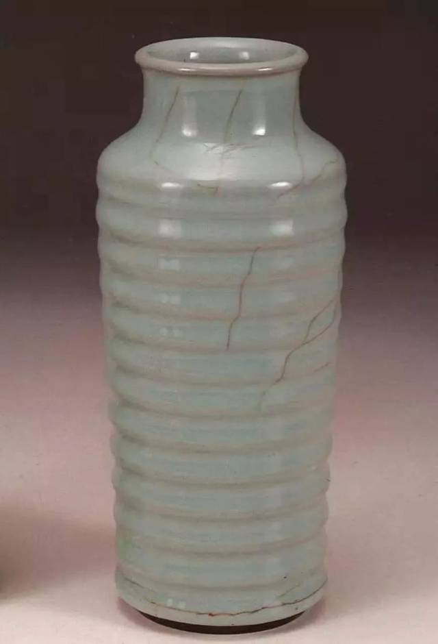 台北故宫博物院藏,北宋官窑粉青弦纹瓶
