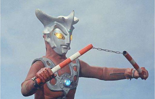 原创这五个奥特曼的武器真奇葩,泰罗凭空变水桶,第五个竟然长在后背