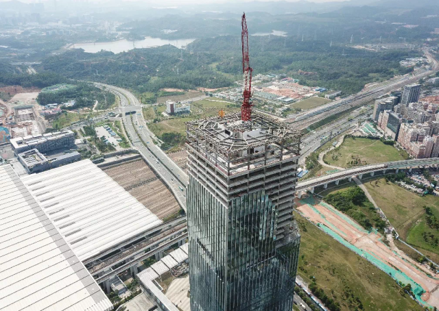 大开发大建设的火热景象尽收眼底 正在打造中的深圳北总部基地▼