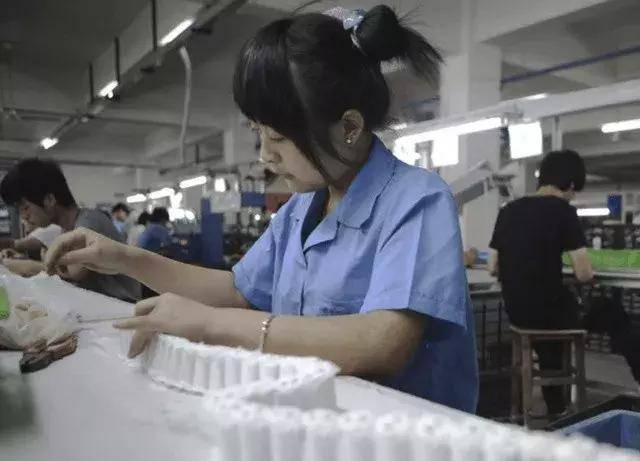 流水线上的爱情,实拍工厂情侣的一天