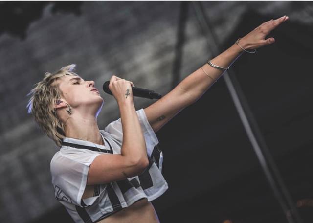 是来自童话王国丹麦的创作才女,是百大dj喜爱的人气女声,声线空灵迷幻