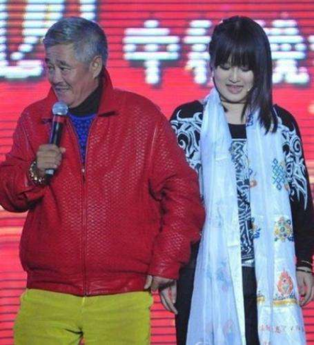 赵本山一双儿女现身婚礼网友女儿太网红脸儿子太胖了