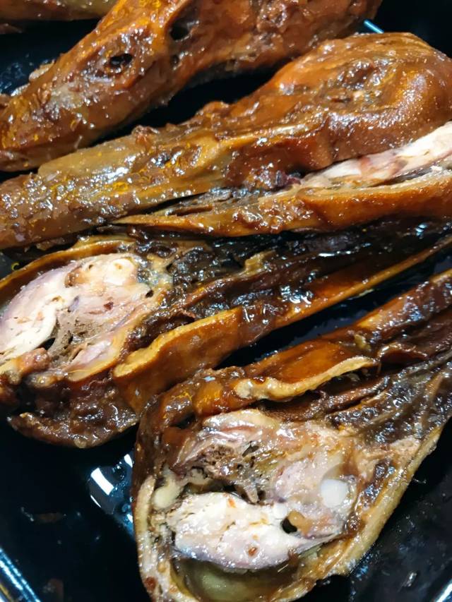 店名:麻辣工坊每到夜幕降临,馋虫上脑,喝啤酒吃鸭货不二选择!