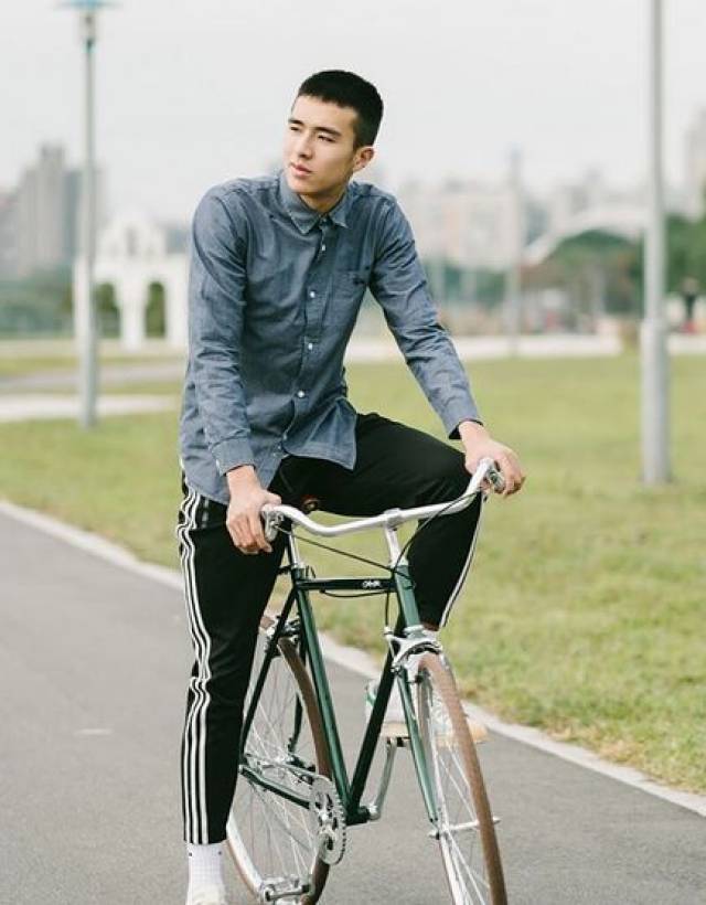 消极掰里的篮球小哥到底是谁