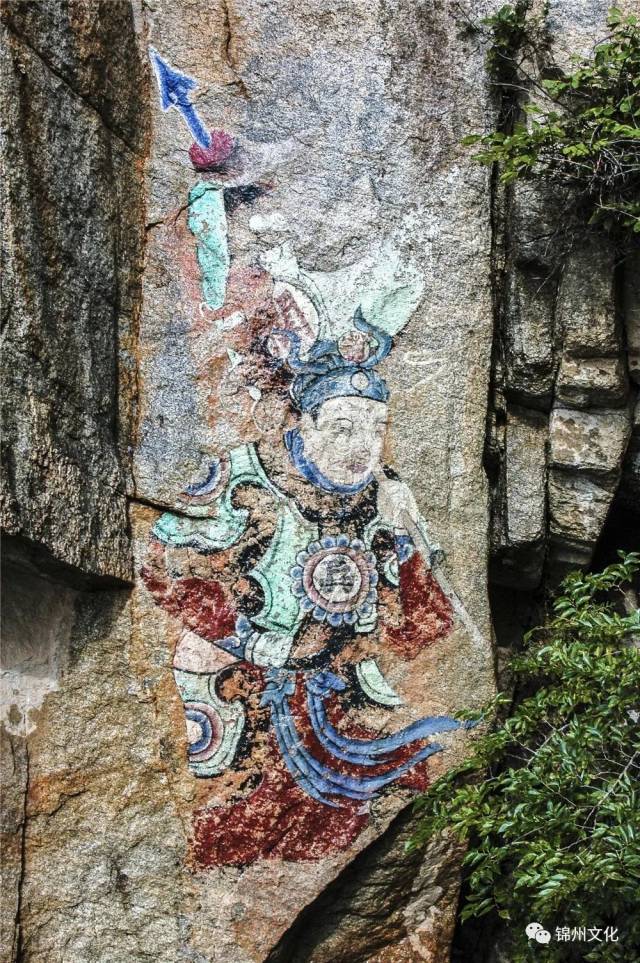 医巫闾山星罗棋布的摩崖石刻,无疑展示了它深厚的历史文化.