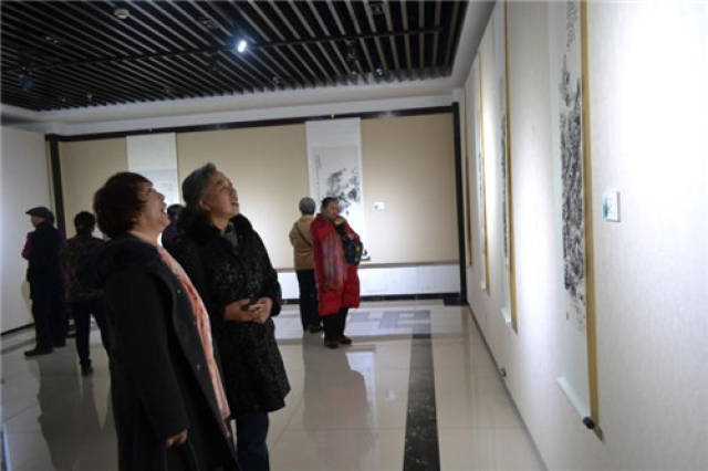 庆祝新中国成立70周年呼和浩特市第二届九旗县区优秀美术作品联展开幕 庆祝新中国成立70周年呼和浩特市第二届九旗县区优秀美术作品联展开幕