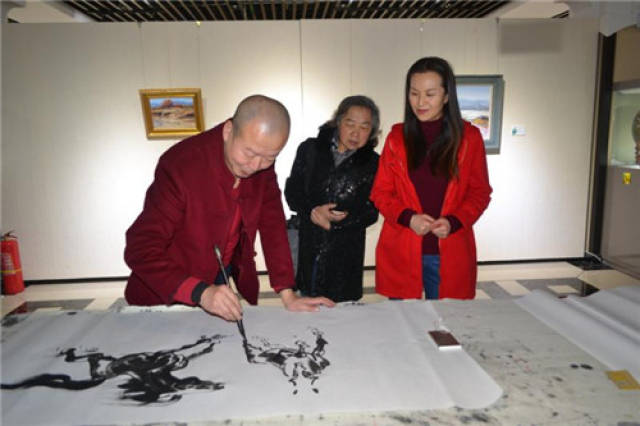 庆祝新中国成立70周年呼和浩特市第二届九旗县区优秀美术作品联展开幕 庆祝新中国成立70周年呼和浩特市第二届九旗县区优秀美术作品联展开幕