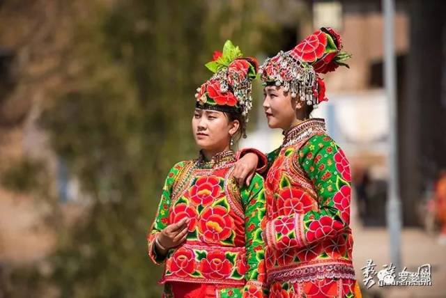 已传承千年不变的南诏彝族服饰