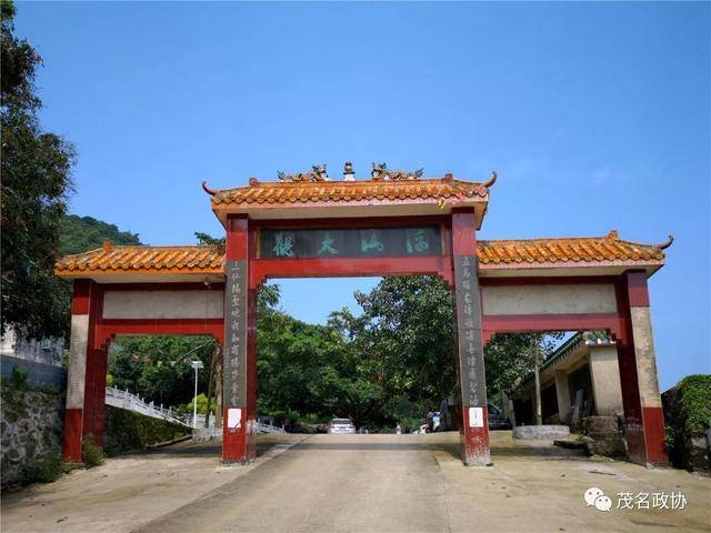 潘仙祠,清代嘉庆年间《茂名县志》记载,在高州城内冼太庙东,据说潘