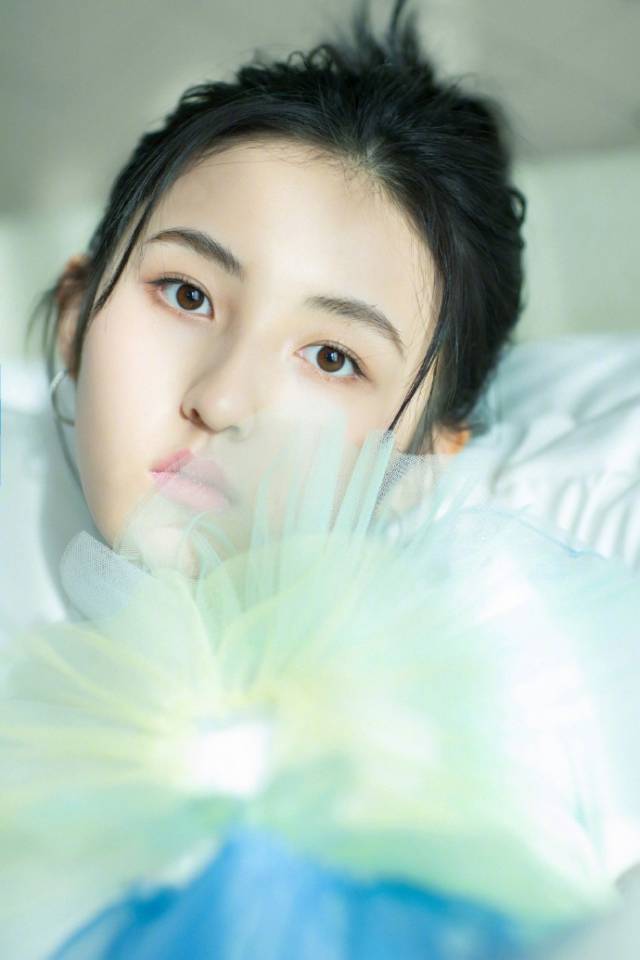 张子枫:年纪轻轻的老戏骨,网友:这个笑容让人