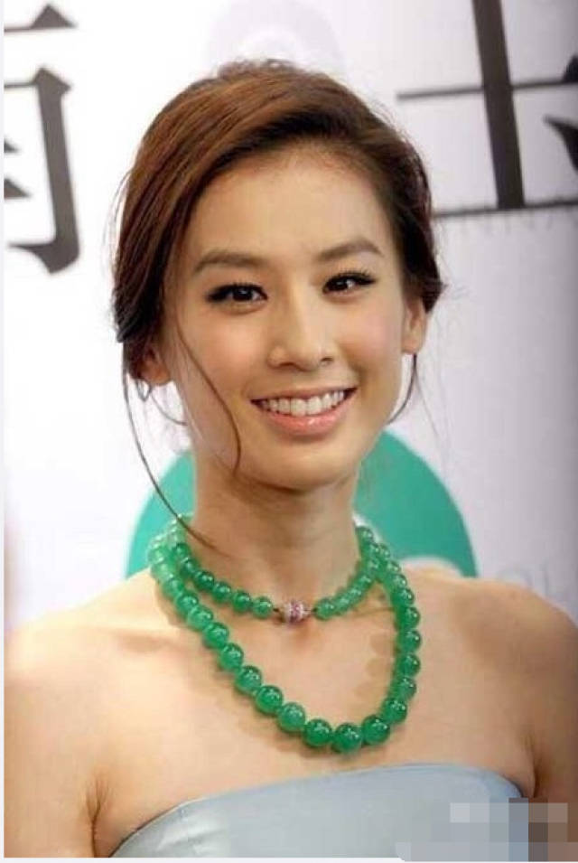 你觉得那个明星佩戴翡翠最美