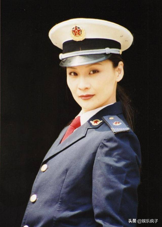 曾经名气不输刘欢,出场费比那英还高,如今隐退