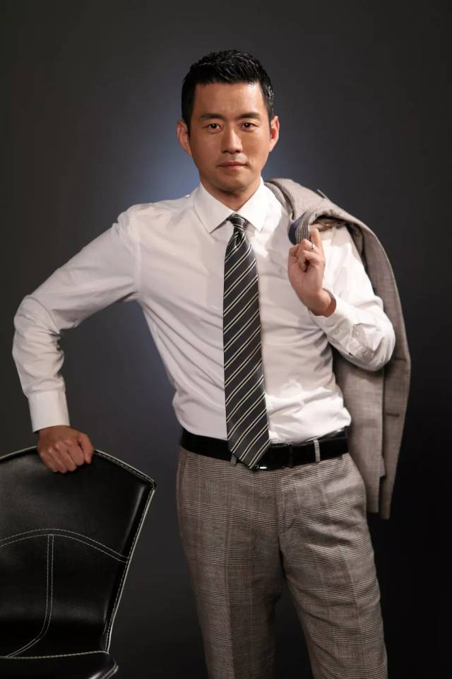 不管穿什么衣服,古典美都由内而外散发～ 王峰