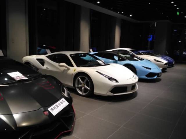 普通人进豪车店,好销售一般都这样做,网友:这是高手!