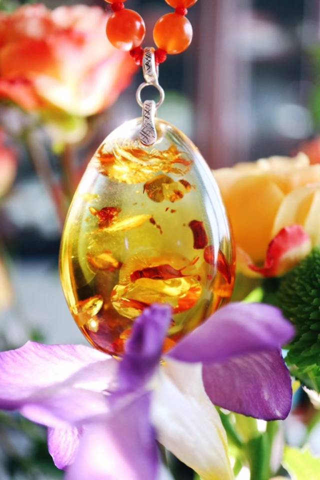 蜜蜡为什么不能送人?原来蜜蜡送人有这些讲究