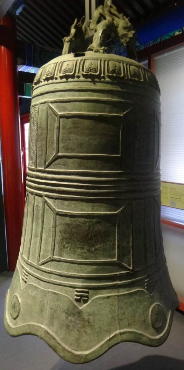 歪钟——这口钟不仅形体"歪",而且钟声也不如其他古钟优美动听