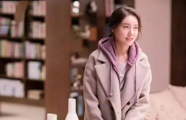 比起明玉的高级感和朱丽的女人味,我更喜欢吴菲的休闲风穿搭!