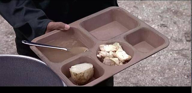 韩国电影《实尾岛》--有些人活着,但是他们其实