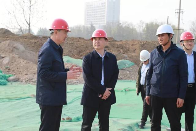 清照动态 || 章丘区教体局党组书记刘国兴同志到清照小学迁建工地调研