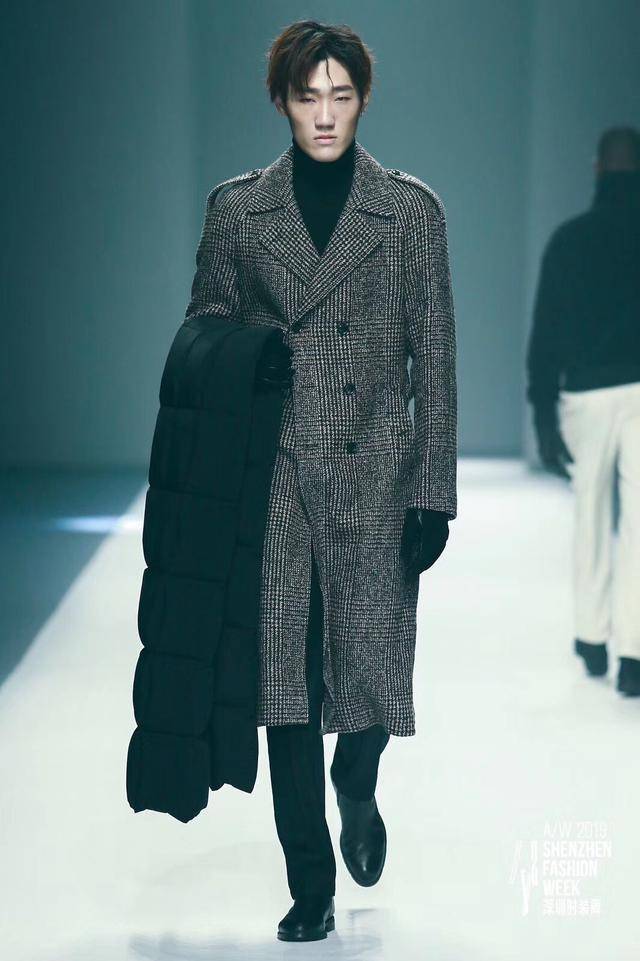 《酷炫风情谱华章》 ——18岁t台新秀李成泽亮相广东,深圳时装周