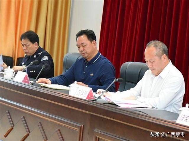 县长李安洪,县委常委,政法委书记庞学强,副县长,公安局局长黎寿强出席