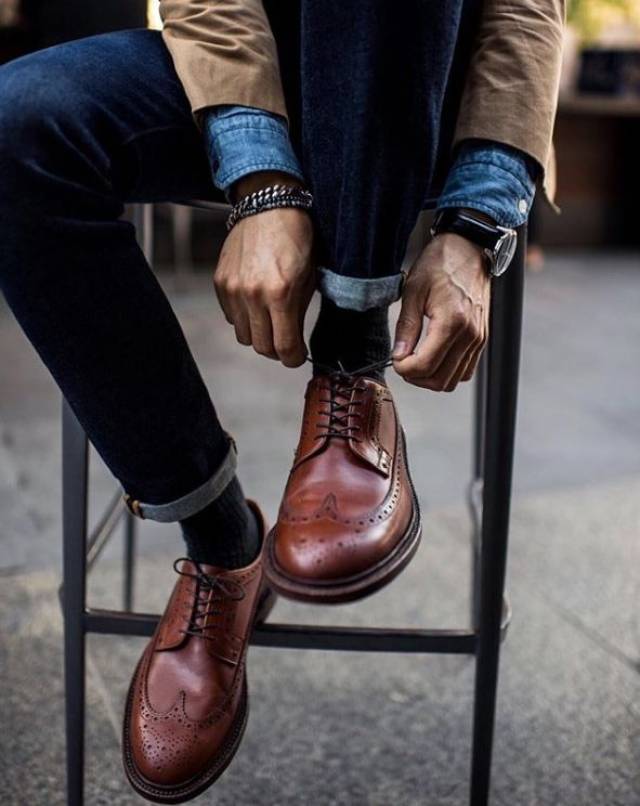 你的皮鞋只搭配西裤?那太浪费了,赶紧换上牛仔裤试试吧!