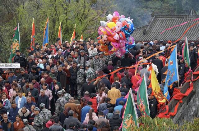 雎水春社踩桥 源远流长 是中国民俗文化活动中最有