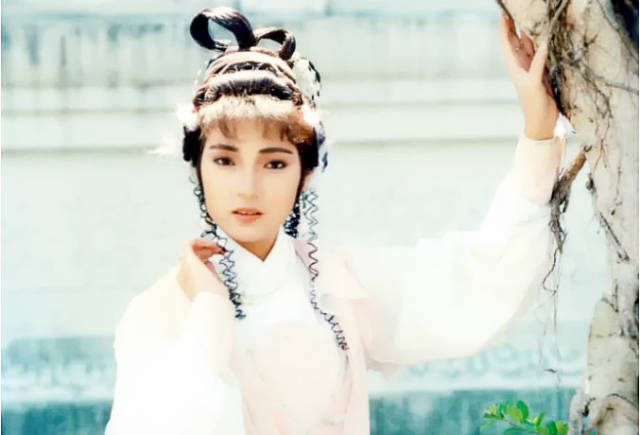 TVB武侠剧《天龙神剑》,三个女主死了两个,三